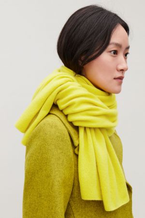 The Many Ways to Wear A Big Scarf - YLF