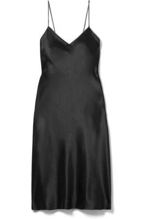 Layering Makes Slip Dresses More Versatile - YLF