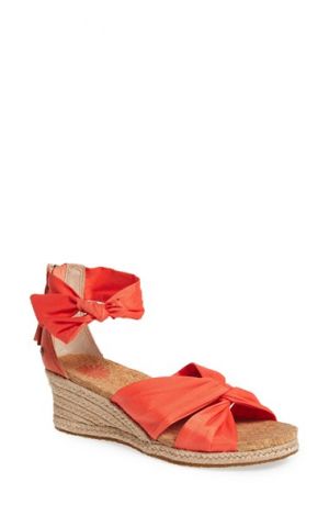 15 Fab Finds: Comfy Heeled Sandals - YLF